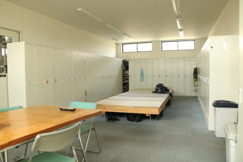 風呂に隣接したロッカールーム